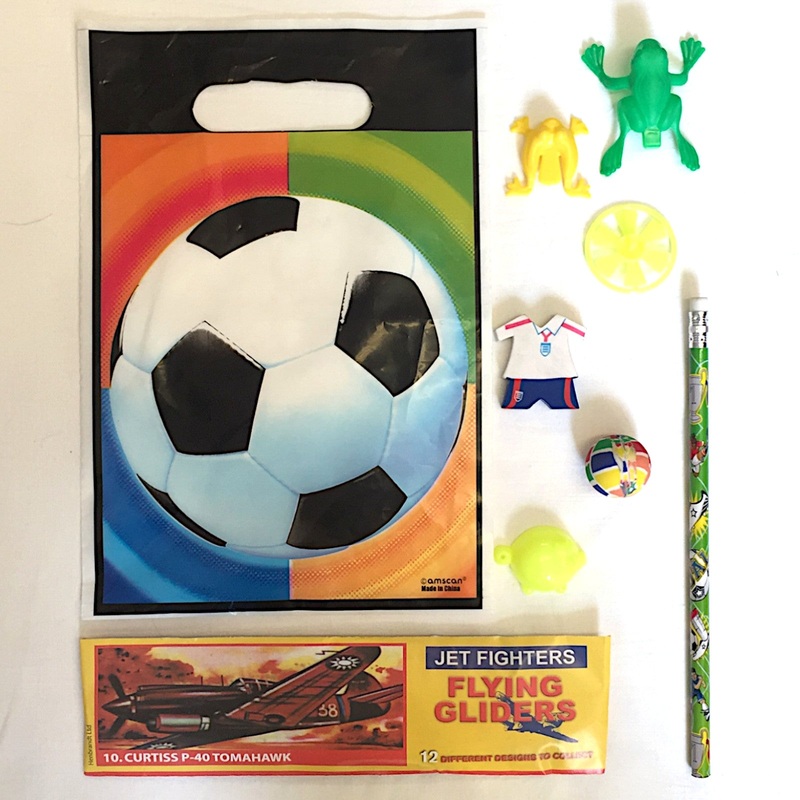 1 Filled Party Bag, 1 Glider, 1 Pencil, 1 Lucky Pig, 1 Bouncy Ball, 1 Spinner, 2 Frogs, 1 Eraser