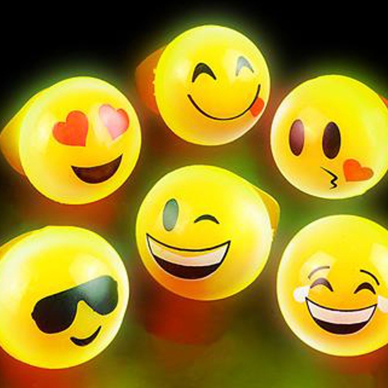 1" Flashing Emoticon Rings (24 ct)