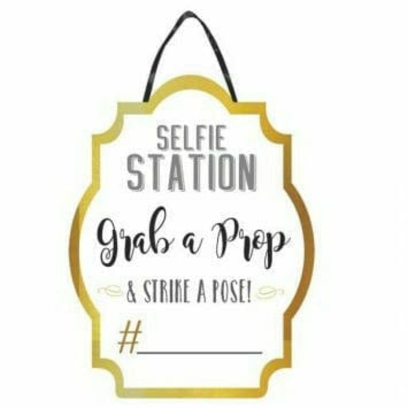 SELFIE STATION SIGN