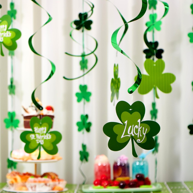 27 pieces of St. Patrick's Day decorations, featuring Irish St. Patrick's green clover foil strings and hanging vortices with Garland